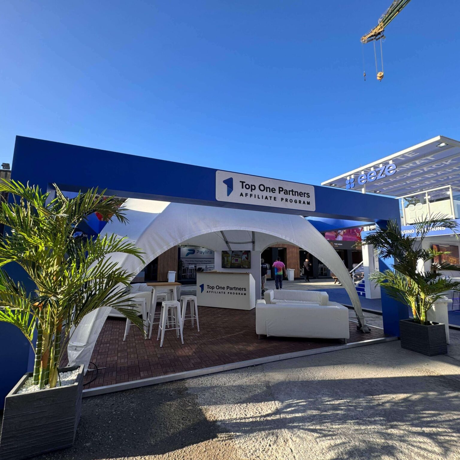 radiustech.production.produktsioon.promotion.stand.expo_toponepartners_promotsioon_001