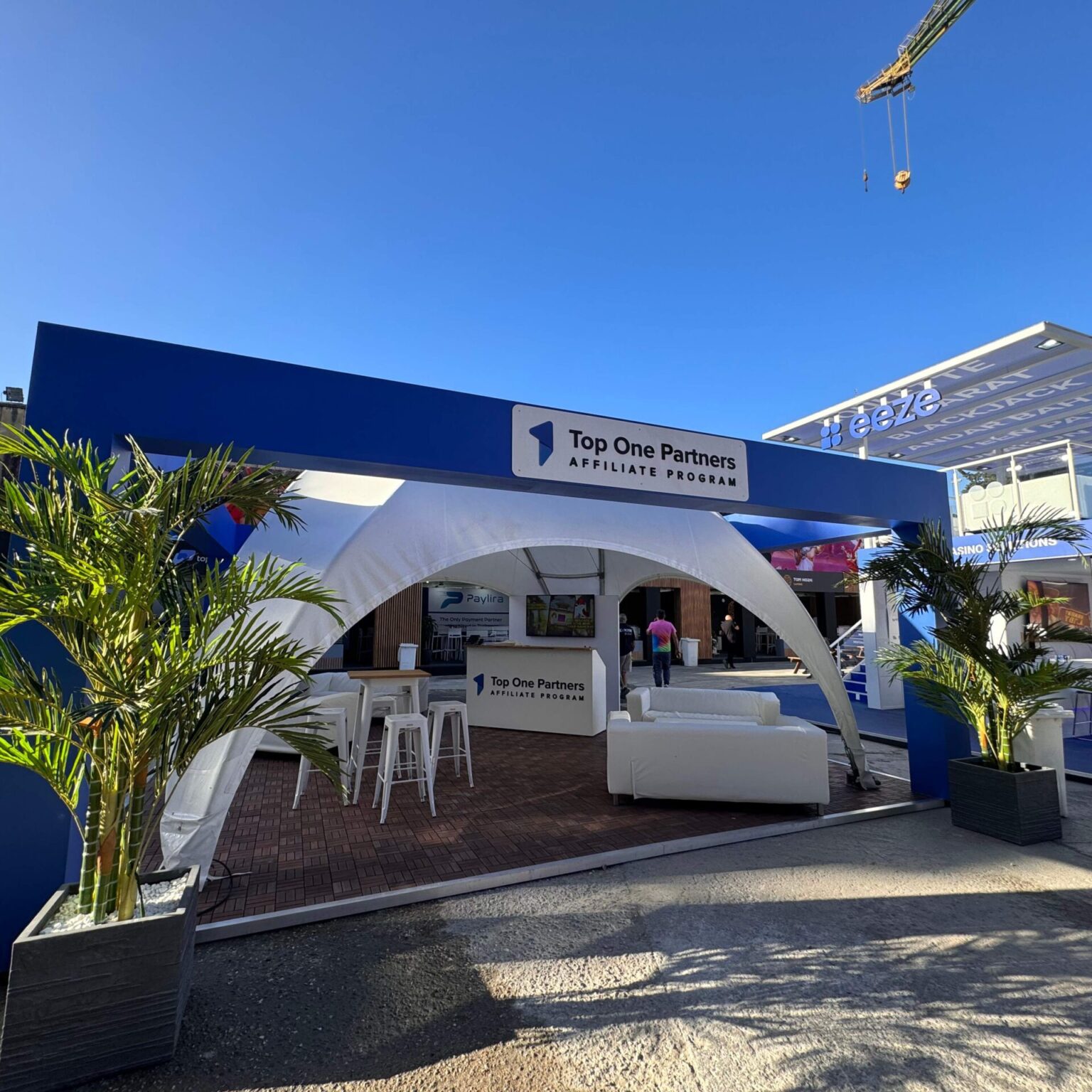 radiustech.production.produktsioon.promotion.stand.expo_toponepartners_promotsioon_001