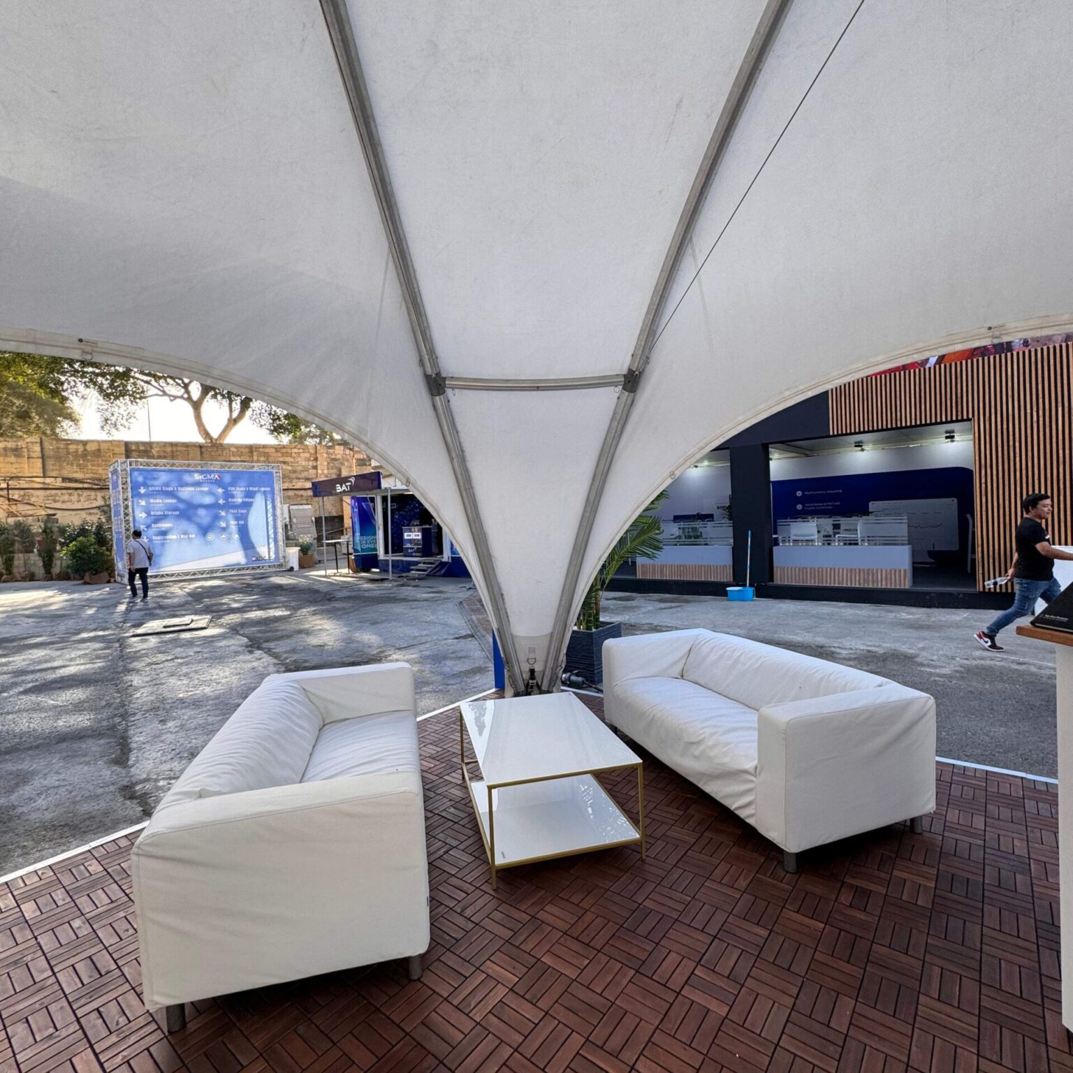radiustech.production.produktsioon.promotion.stand.expo_toponepartners_promotsioon_006