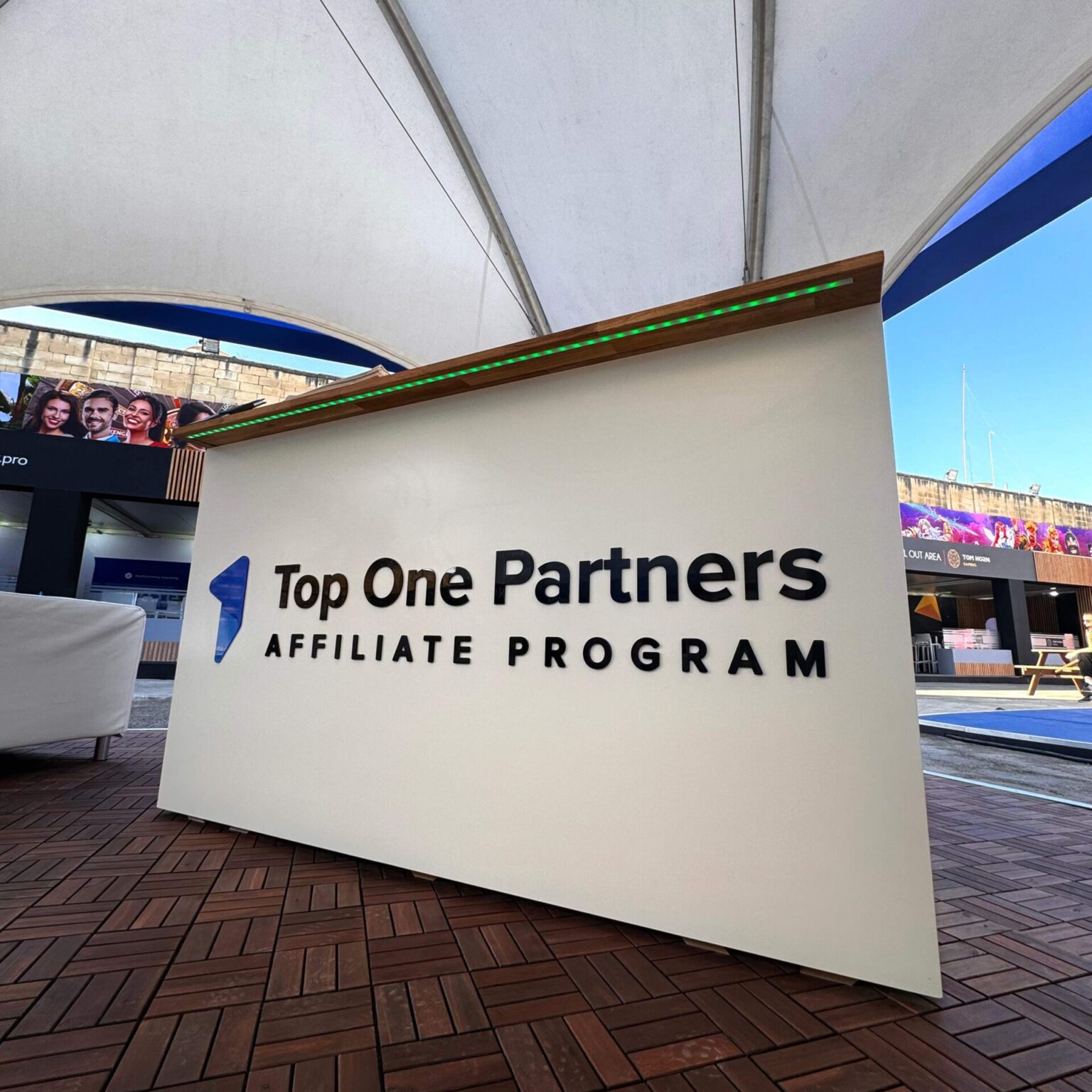 radiustech.production.produktsioon.promotion.stand.expo_toponepartners_promotsioon_007