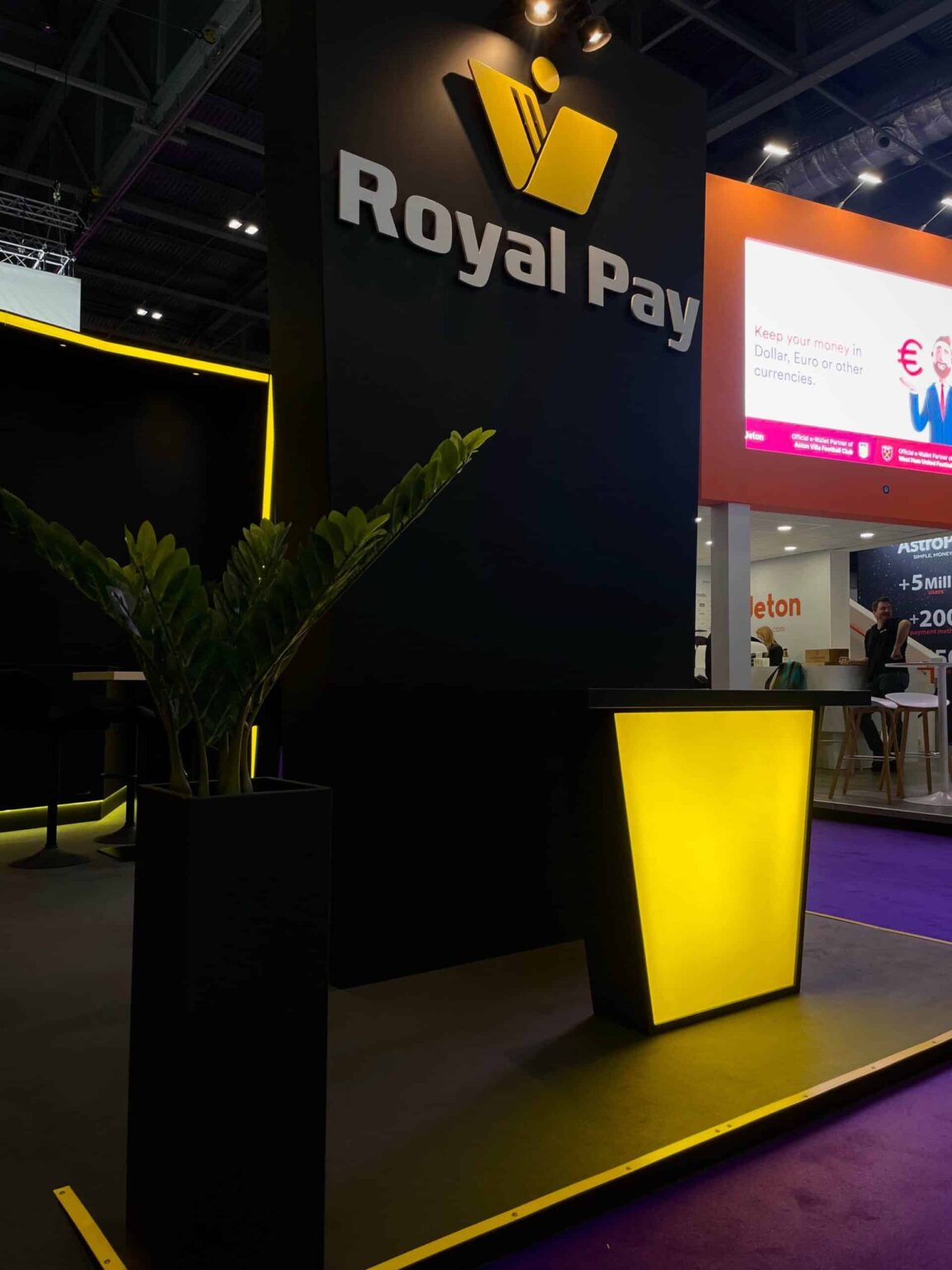radiustech.production.produktsioon.tradeshow.stand.expo_royalpay_messid_007